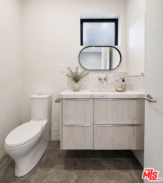 2412 Riverside Drive Property Photo 18