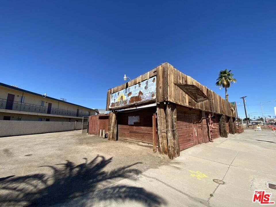 621 S Brawley Avenue Property Photo 3