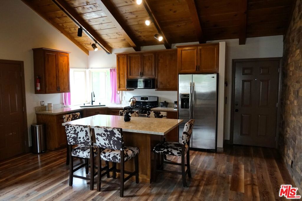 4229 Elliot Trail Property Photo 8