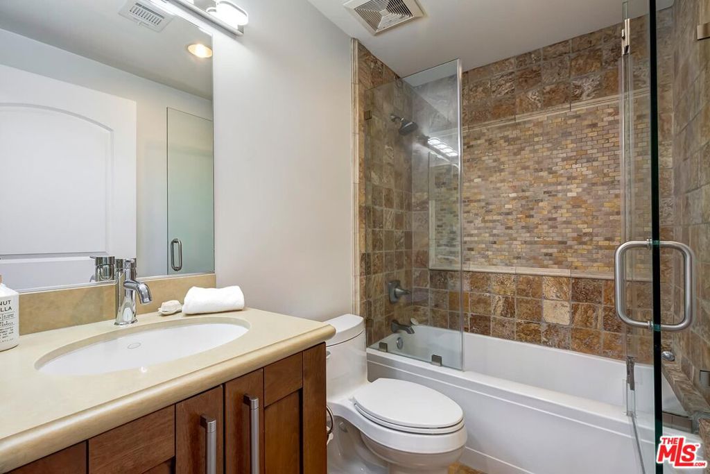 841 Westmount Drive 116 Property Photo 13