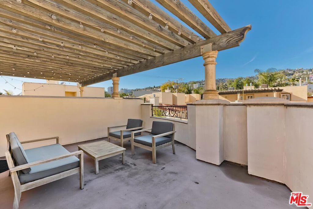 841 Westmount Drive 116 Property Photo 17