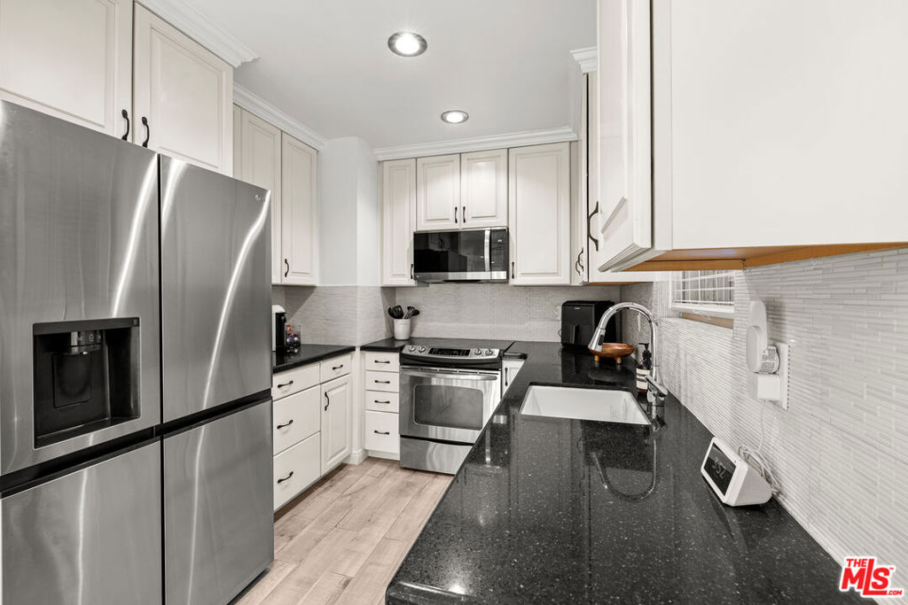 5651 Windsor Way 101 Property Photo 5