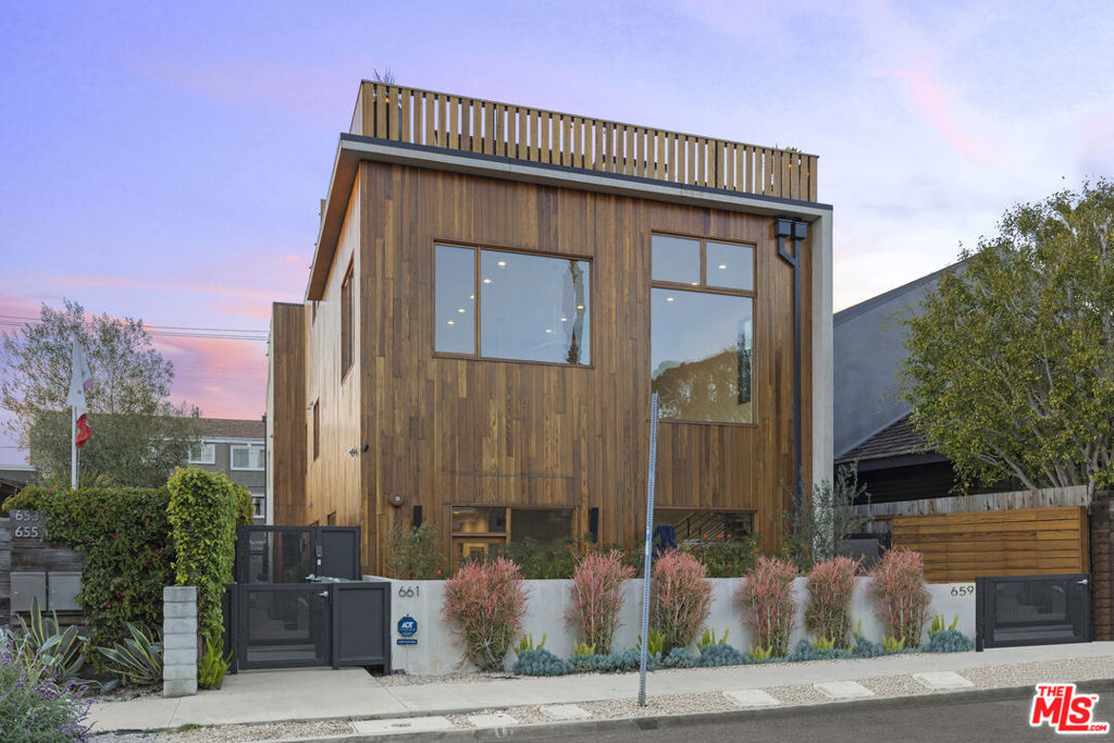 661 Broadway Street Property Photo 1