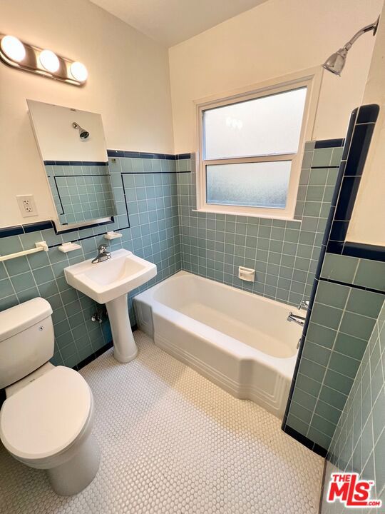 7962 Norton 2 Property Photo 9