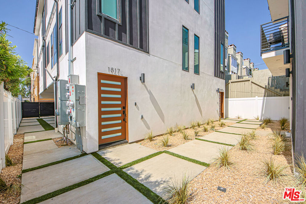 1815 Barry Avenue Property Photo 15