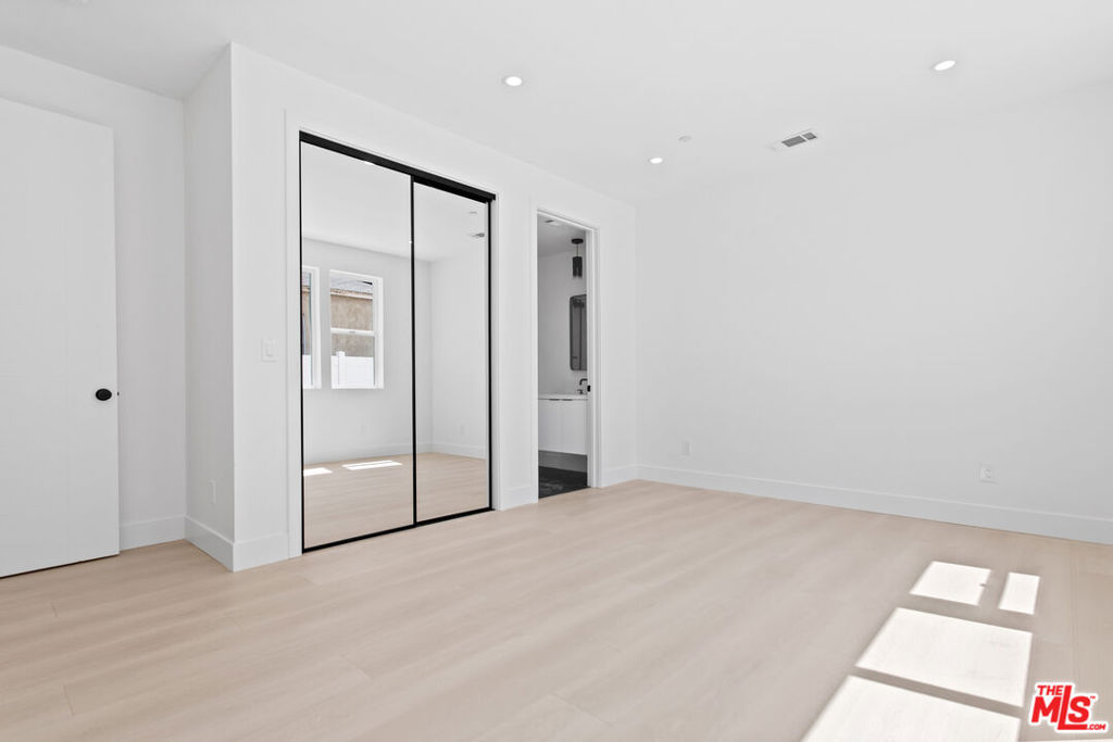 1815 Barry Avenue Property Photo 25