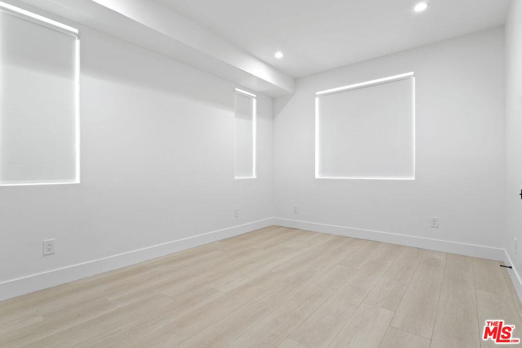 1815 Barry Avenue Property Photo 26