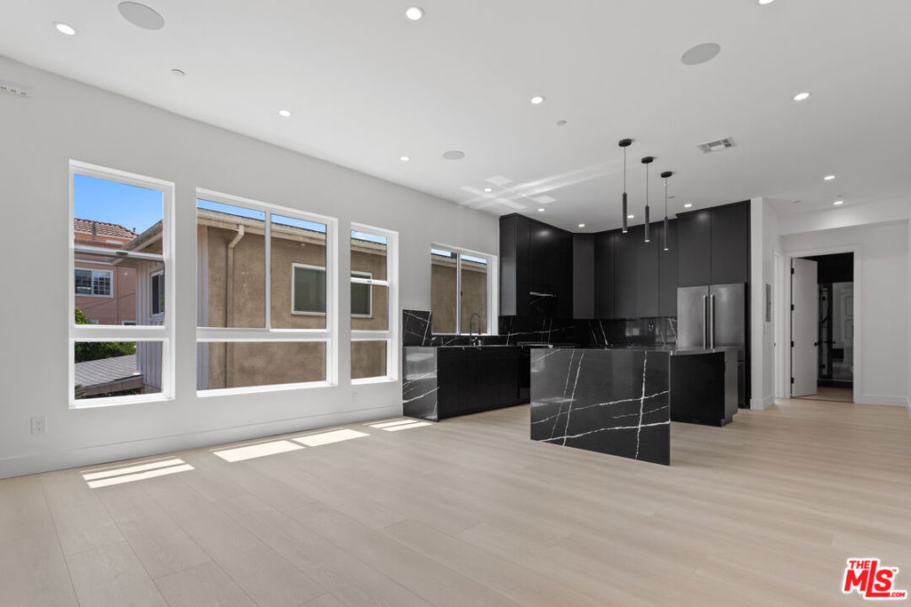 1815 Barry Avenue Property Photo 27