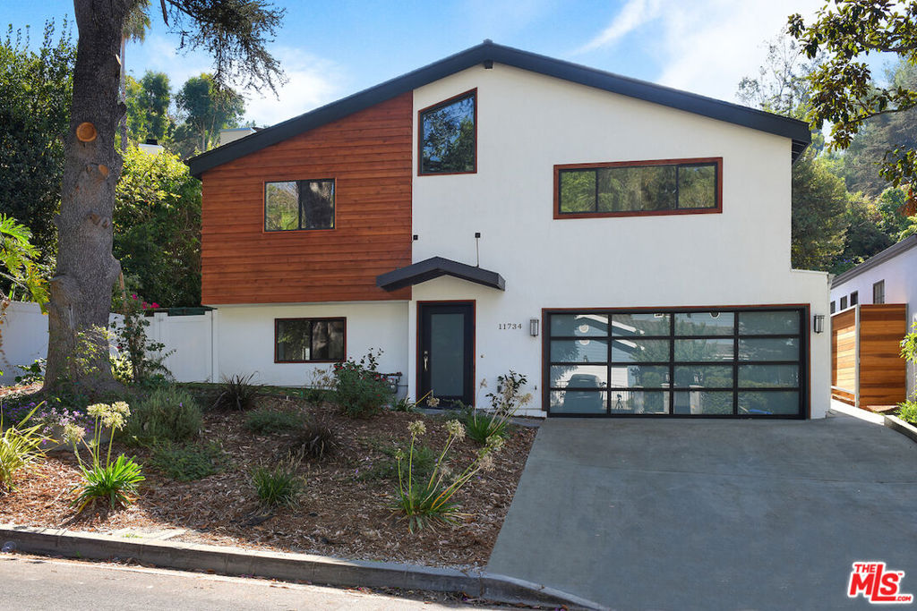 11734 Sunshine Terrace Property Photo 4