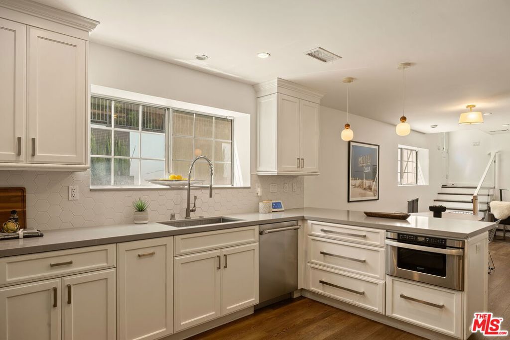 11734 Sunshine Terrace Property Photo 9