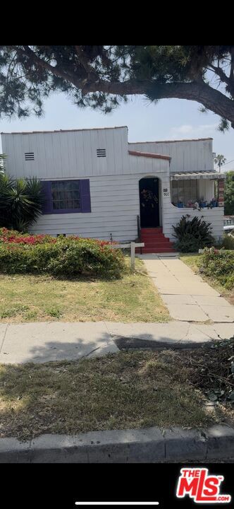 900 E 65th Street Property Photo 1