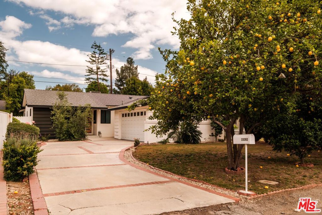 23262 Ostronic Drive Property Photo 1