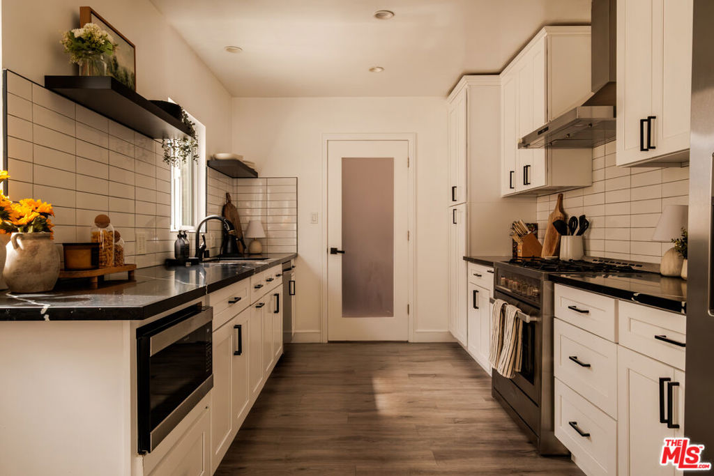23262 Ostronic Drive Property Photo 11