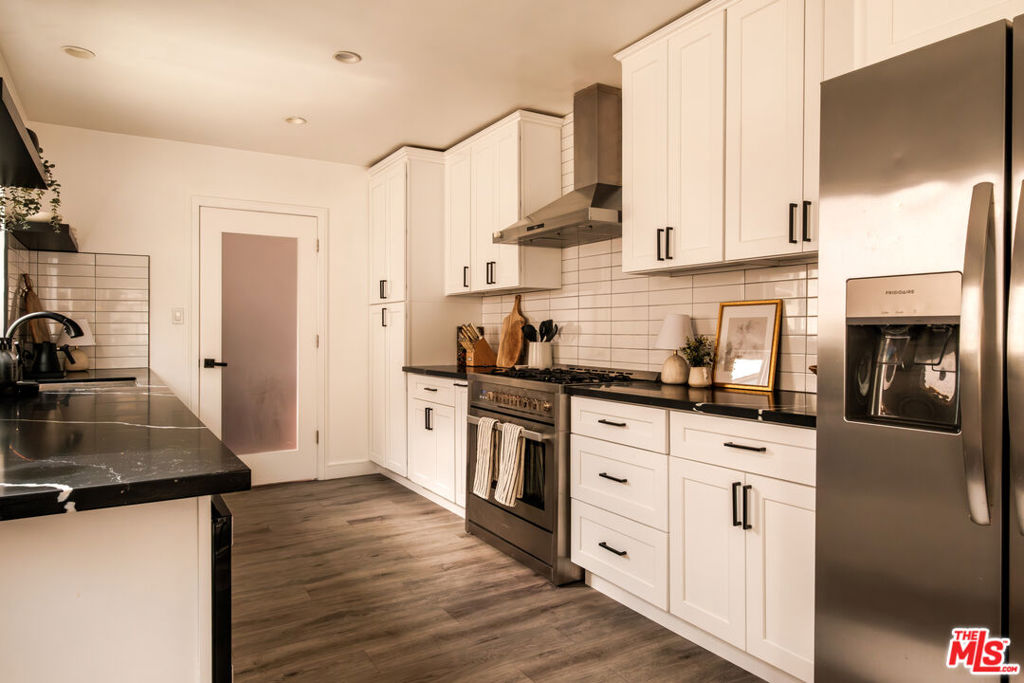 23262 Ostronic Drive Property Photo 14