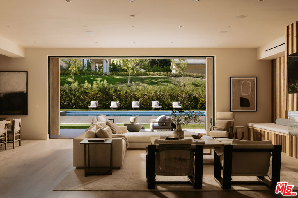 5287 Round Meadow Road Property Photo 4
