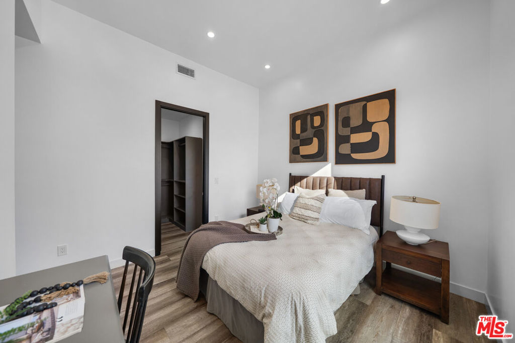 5812 Willis Avenue Property Photo 8