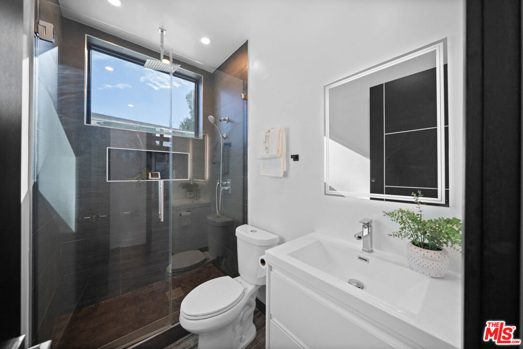 5812 Willis Avenue Property Photo 10