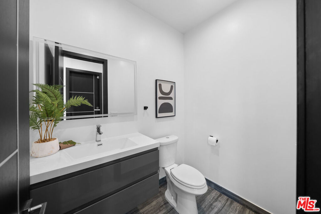 5812 Willis Avenue Property Photo 11