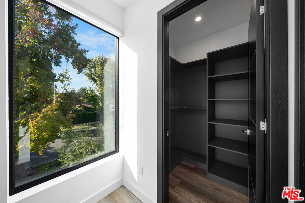 5812 Willis Avenue Property Photo 31