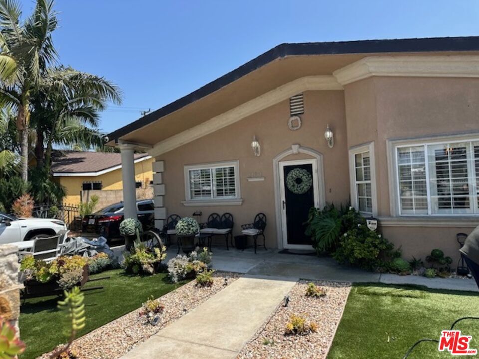 1130 E 66th Street Property Photo 3