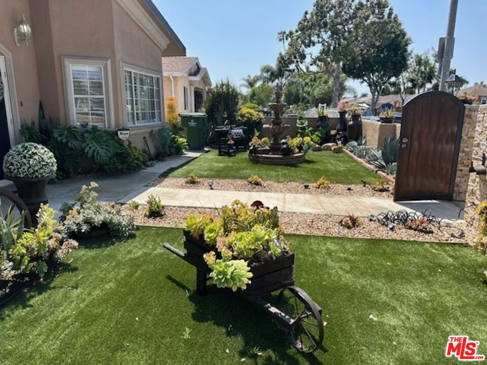 1130 E 66th Street Property Photo 6