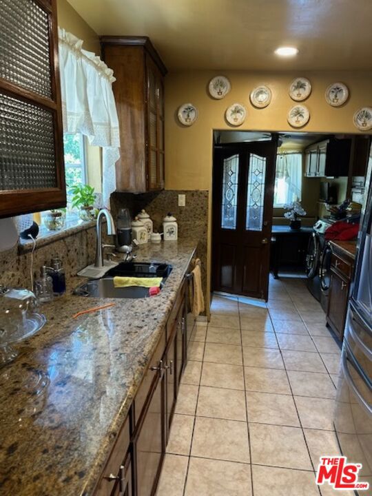 1130 E 66th Street Property Photo 15