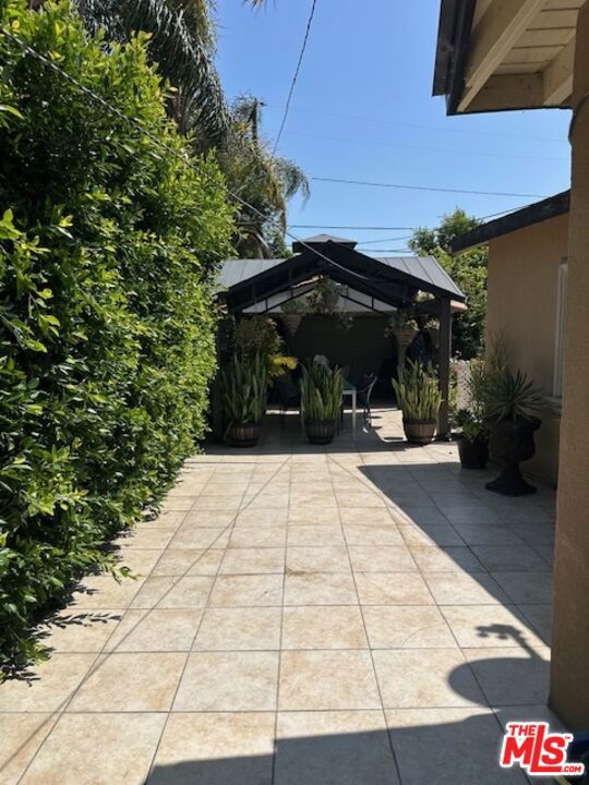 1130 E 66th Street Property Photo 20