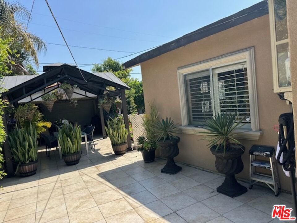1130 E 66th Street Property Photo 21