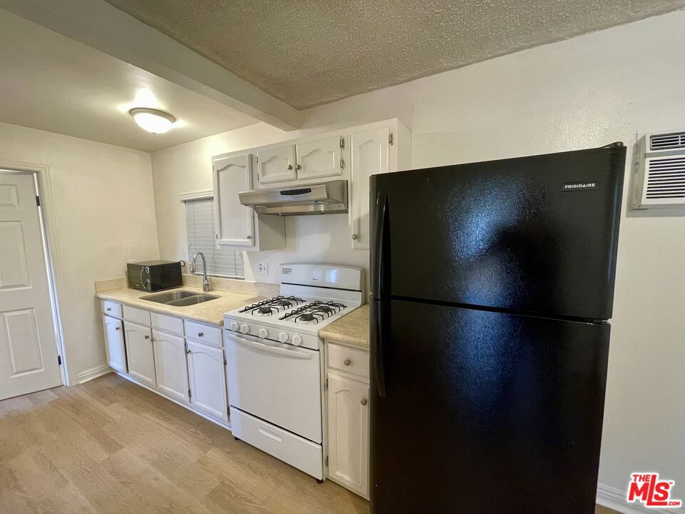 3421 Walton Avenue 3421.5 Property Photo 8