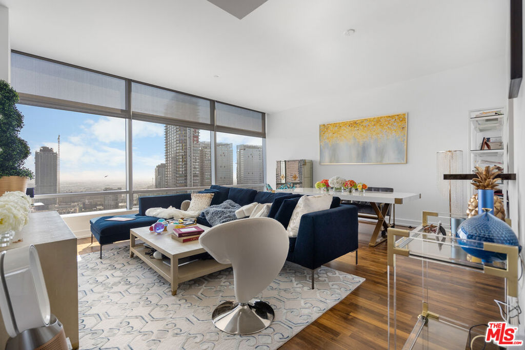 900 W Olympic Boulevard 31i Property Photo 1