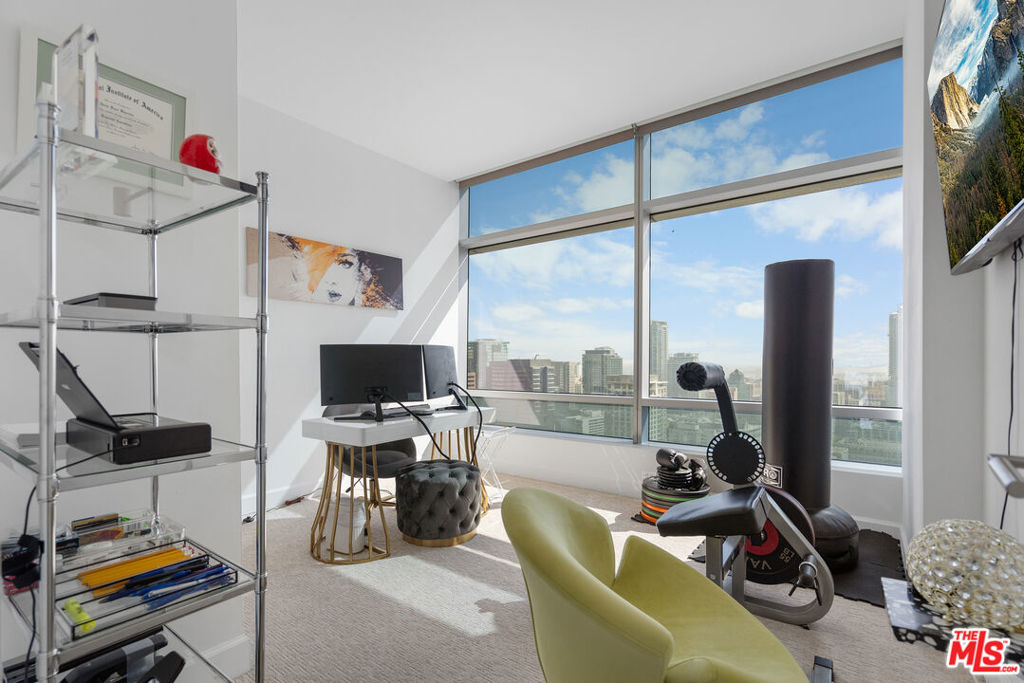 900 W Olympic Boulevard 31i Property Photo 10