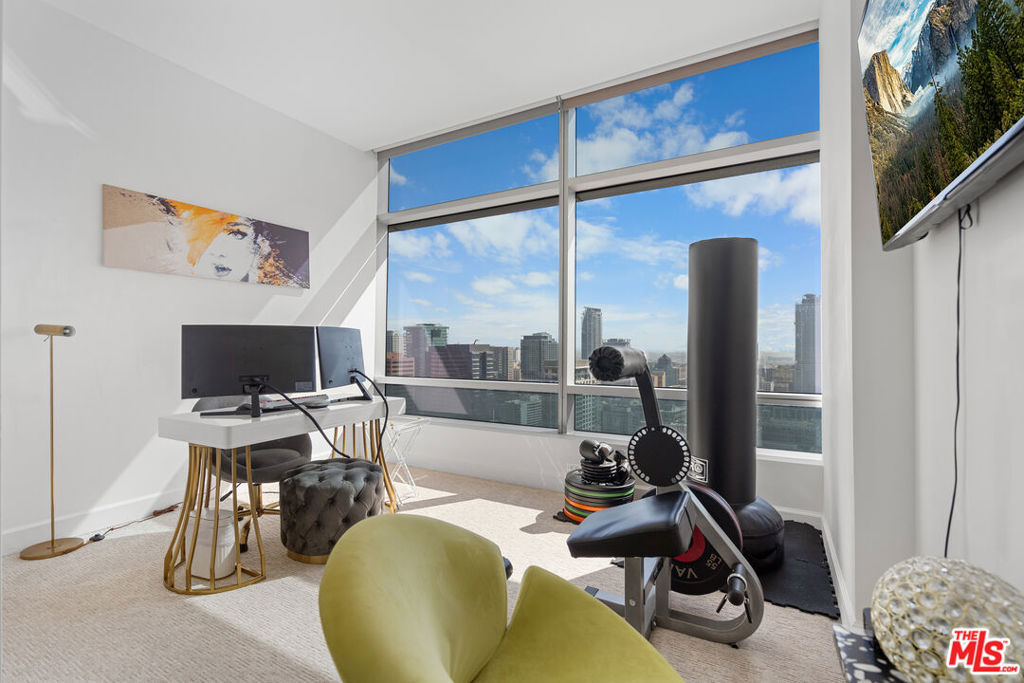 900 W Olympic Boulevard 31i Property Photo 12