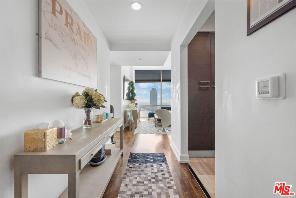 900 W Olympic Boulevard 31i Property Photo 13