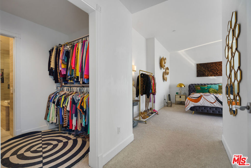 900 W Olympic Boulevard 31i Property Photo 20