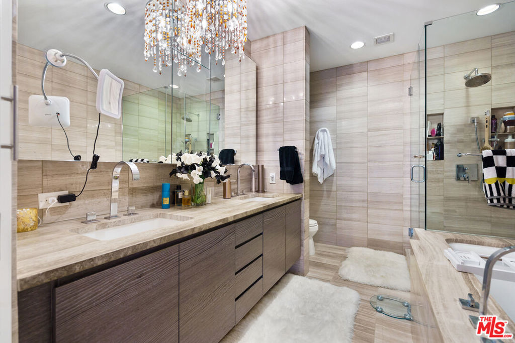 900 W Olympic Boulevard 31i Property Photo 21