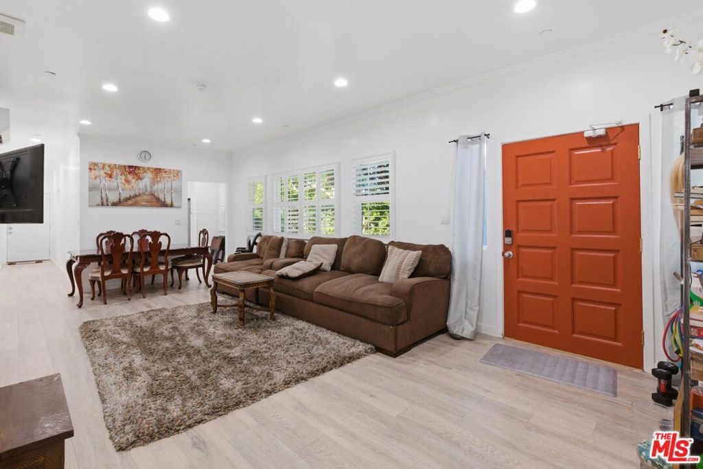 1801 W 43rd Street Property Photo 6