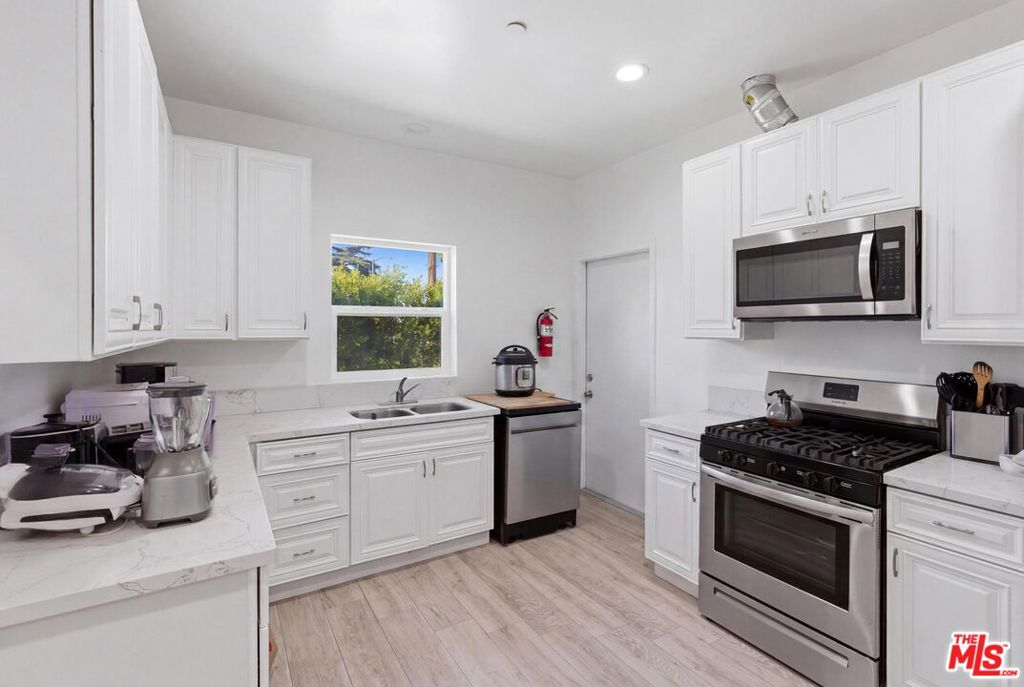 1801 W 43rd Street Property Photo 7