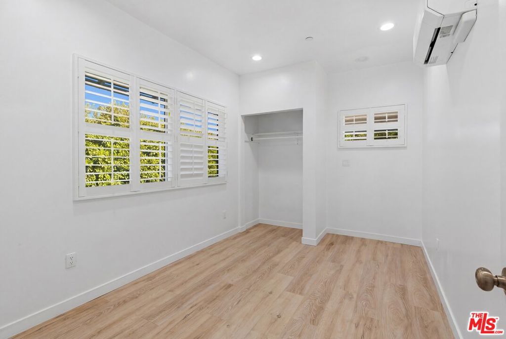 1801 W 43rd Street Property Photo 22