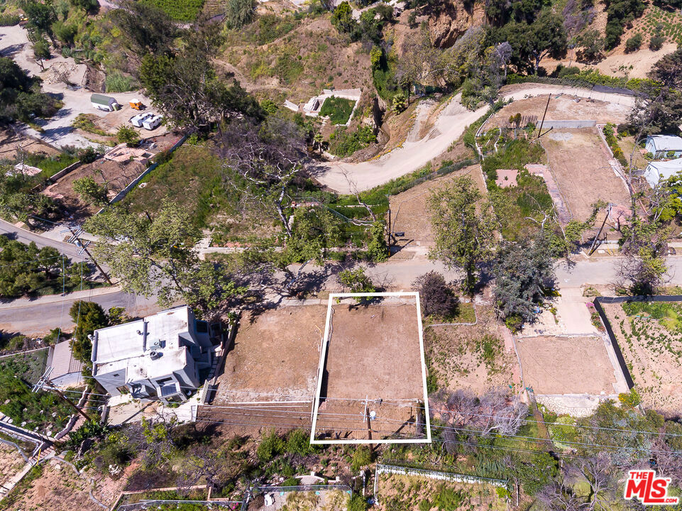 630 Bienveneda Avenue Property Photo 8