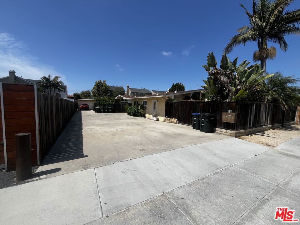 317 University Drive Unitsa,b,c Property Photo 3