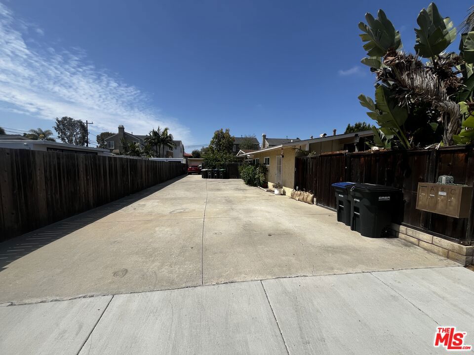 317 University Drive Unitsa,b,c Property Photo 4