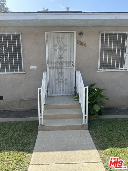 1021 1/2 W 90th Street Property Photo 2