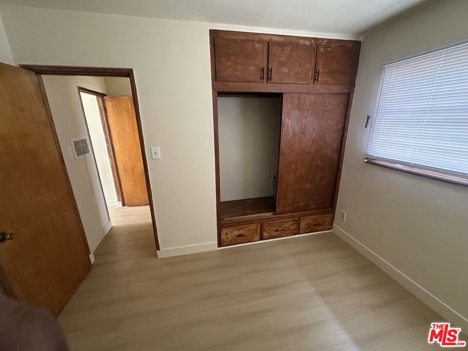 1021 1/2 W 90th Street Property Photo 7