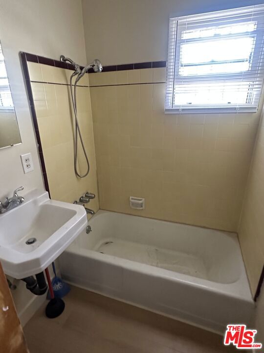 1021 1/2 W 90th Street Property Photo 8