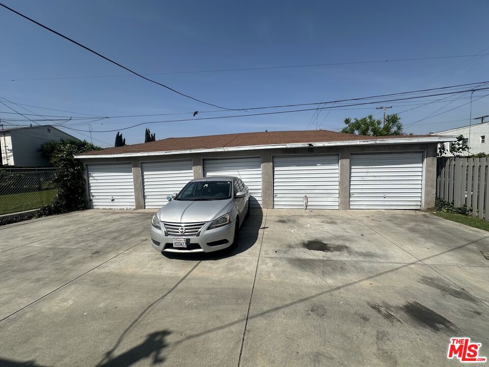 1021 1/2 W 90th Street Property Photo 10