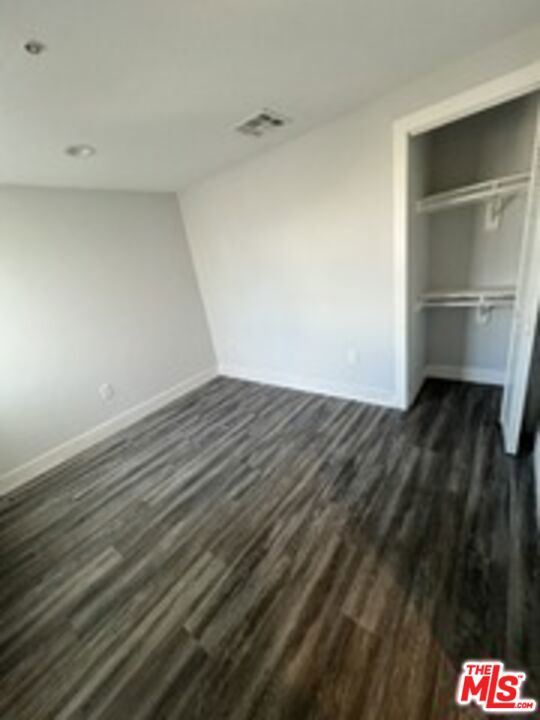 1608 W 36th Place Property Photo 4
