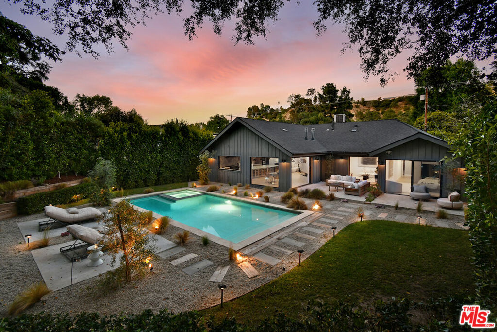 3721 Woodcliff Road Property Photo