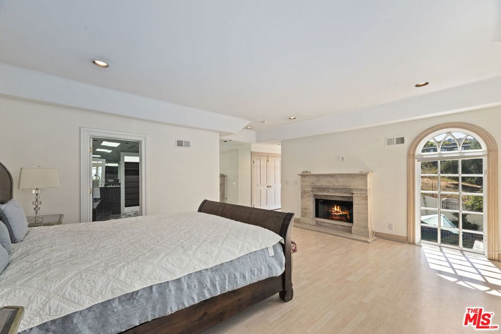 14330 Mulholland Drive Property Photo 16