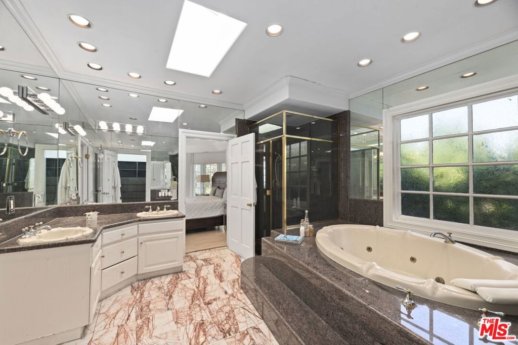 14330 Mulholland Drive Property Photo 17