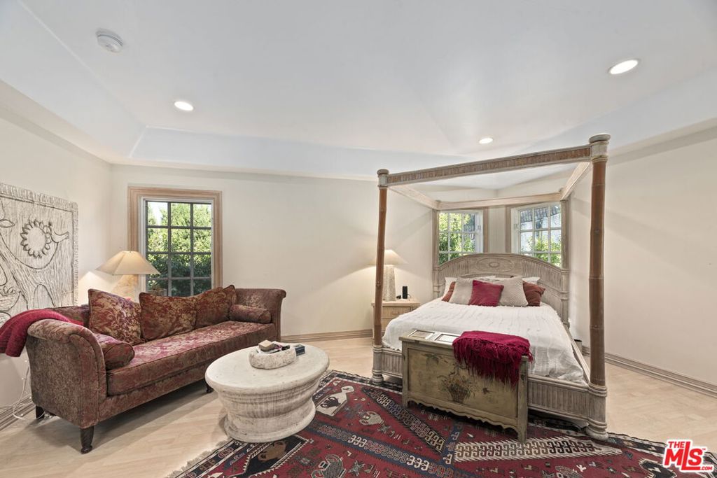 14330 Mulholland Drive Property Photo 19